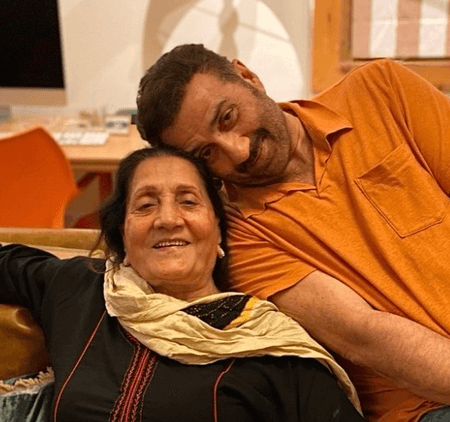 मदर्स डे पर भावुक हुए सनी देओल और अनुपम खेर, 'बिना कुछ मांगे, मां ने सब कुछ दिया'