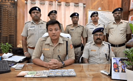 पश्चिम बंगाल में चुनाव से पहले पुलिस ने विदेशी मुद्रा के साथ युवक को हिरासत में लिया