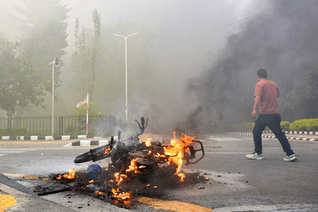 नेपाल के हिंसक प्रदर्शनों से डरे प्रवासी, कमला गौतम बोलीं- हालात बेहद खराब