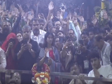 त्रिशूल, चांद और सूरज से सुसज्जित हुए बाबा महाकाल, दर्शन के लिए लगा भक्तों का तांता