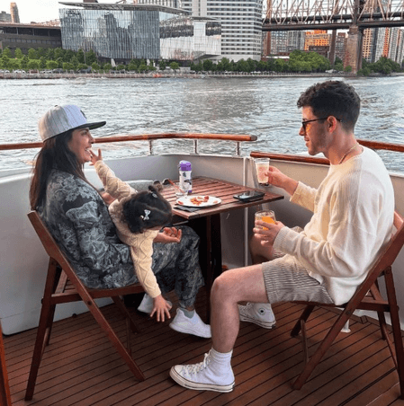 प्रियंका चोपड़ा ने बेटी मालती और पति संग बिताए खुशनुमा पल, दिखा खास अंदाज