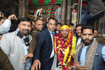 पंकज चौधरी ने लिया बांके बिहारी से आशीर्वाद, बोले-2027 में बनेगी भाजपा की सरकार