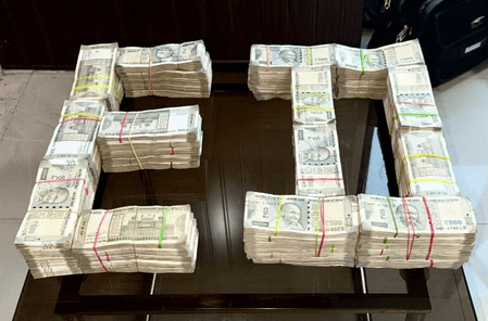 फर्जी डिग्री घोटाला: ईडी ने मोनाड विश्वविद्यालय के 15 ठिकानों पर की छापेमारी, 43 लाख रुपए की नकदी बरामद