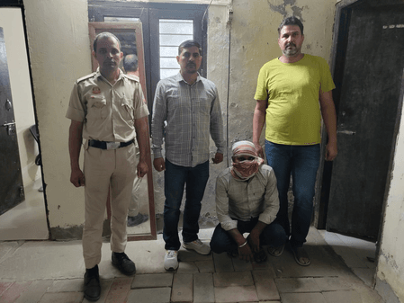 दिल्ली: नए 'शिकार' की तलाश में घूम रहा अपराधी चढ़ा पुलिस के हत्थे, बाइक और कई मोबाइल बरामद