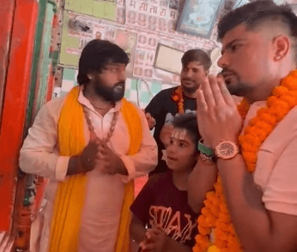 अयोध्या : करण शर्मा, प्रियम गर्ग और अंशुल चौधरी रामलला के दर्शन करने पहुंचे