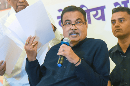 नितिन गडकरी ने दत्ता मेघे के निधन पर गहरा शोक जताया, विदर्भ में शिक्षा-चिकित्सा योगदान को याद किया