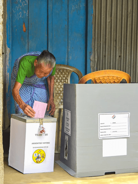 पश्चिम बंगाल चुनाव: मतगणना केंद्रों की संख्या घटकर 87 रह गई