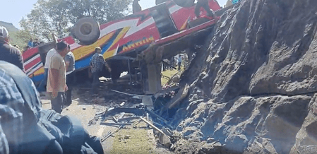 जम्मू-कश्मीर: रामनगर से उधमपुर जा रही बस खाई में गिरी, 14 लोगों की मौत