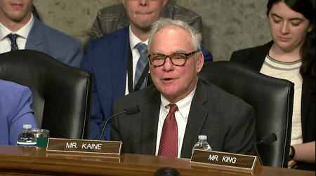 अमेरिका : ट्रंप के ईरान पर हमले के फैसले की डेमोक्रेट सीनेटरों ने जमकर की आलोचना