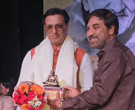 नीम करोली बाबा पर बन रही है फिल्म, मधुर भंडारकर ने जारी किया पहला पोस्टर