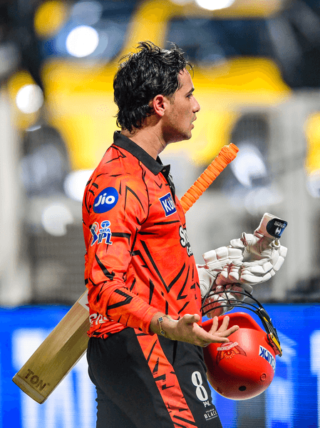 आईपीएल 2026: अभिषेक शर्मा पर लगा जुर्माना, अंपायर के फैसले पर जताई थी आपत्ति