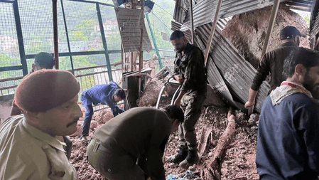 कटरा भूस्खलन : श्री माता वैष्णो देवी तीर्थयात्रा अस्थायी रूप से स्थगित