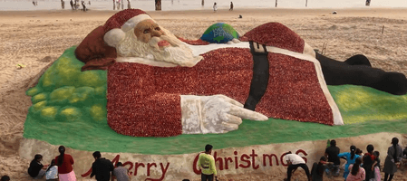 ओडिशा : सुदर्शन पटनायक ने रचा इतिहास, सेब और रेत से बनाया दुनिया का सबसे बड़ा सांता क्लॉज इंस्टॉलेशन