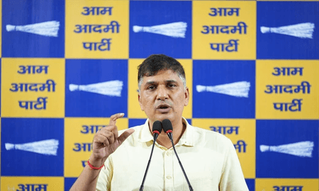 चिराग दिल्ली में 43 गायों को बचाने वाले वालेंटियर्स का सम्मान, सौरभ भारद्वाज ने उठाए गंभीर सवाल