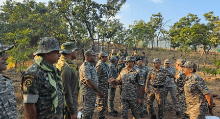 छत्तीसगढ़ः सीआरपीएफ के डीजी ने तड़मेटला एफओबी का दौरा किया, 2026 से पहले माओवाद मुक्त बस्तर का वादा दोहराया