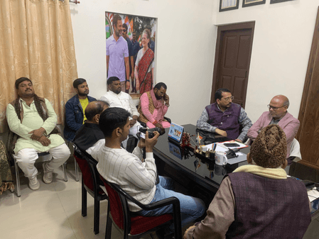 कांग्रेस ने चुनाव समीक्षा बैठक में शामिल न होने पर 15 जिला अध्यक्षों को कारण बताओ नोटिस जारी किया