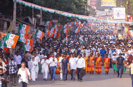 पश्चिम बंगाल: सीआरपीएफ की भूमिका पर टीएमसी ने उठाए सवाल, सीईओ को लिखा पत्र