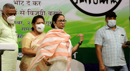 ममता बनर्जी के रेल मंत्री कार्यकाल के दौरान कैटरिंग आरक्षण की होगी जांच, एनएचआरसी ने रेलवे बोर्ड को भेजा नोटिस