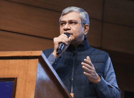 देश में जल्द चलेगी बुलेट ट्रेन, अश्विनी वैष्णव बोले- टिकट खरीद लीजिए