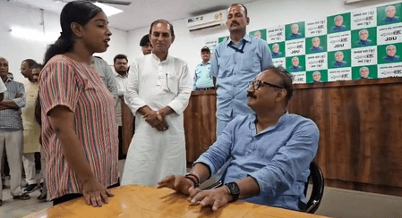 जेडीयू कार्यालय में नीतीश कुमार की तारीफ में गूंजा गाना, अशोक चौधरी का अनोखा अंदाज