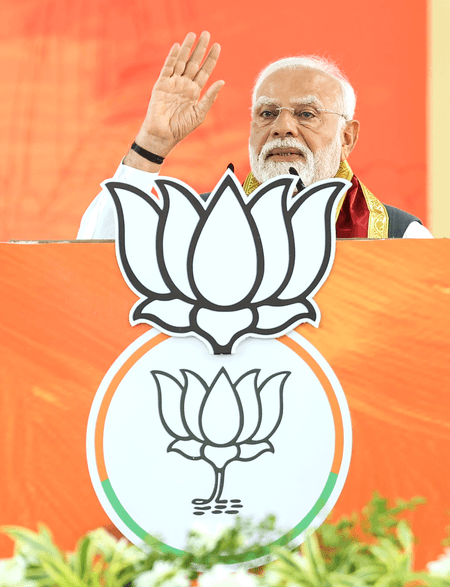 कानपुर जनसभा में पीएम मोदी का बेसब्री से इंतजार कर रहे हजारों लोग, मेट्रो लाइन मिलने पर जताई खुशी
