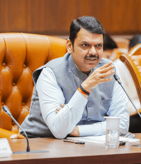 सांसद निशिकांत दुबे की टिप्पणी पर महाराष्ट्र के सीएम देवेंद्र फडणवीस ने दी सफाई