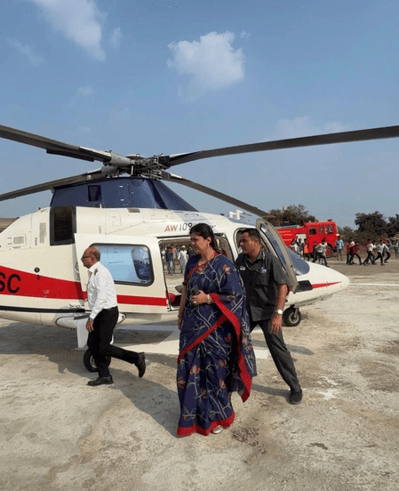 महाराष्ट्र: कैबिनेट मंत्री पंकजा मुंडे के हेलीकॉप्टर में तकनीकी खराबी आई