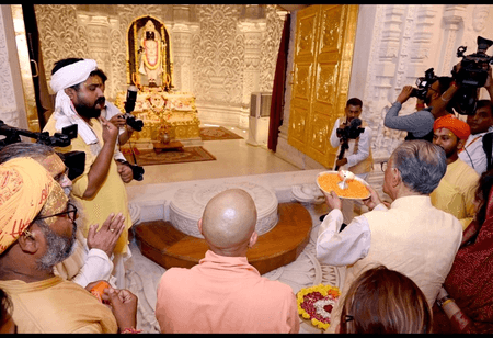 श्रीरामलला के दरबार में प्रधानमंत्री रामगुलाम ने टेका मत्था, आरती उतारी, मंदिर निर्माण कार्यों का किया अवलोकन