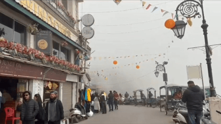 मसूरी में अचानक बदला मौसम, बादलों की चादर में लिपटी पहाड़ों की रानी