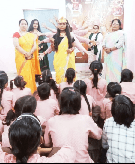 यूपी: सरकारी विद्यालयों में सजी नवदुर्गा, 2.33 लाख बच्चों ने गढ़े शक्ति के प्रतीक