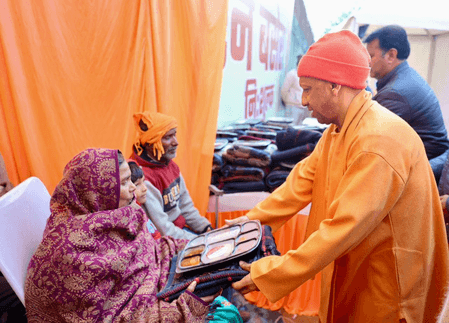 भीषण शीतलहर में कोई भी फुटपाथ पर न सोए : सीएम योगी