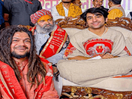 सनातन हिंदू एकता पदयात्रा में पहुंचे सिंगर हंसराज रघुवंशी, भेंट देकर की धीरेंद्र कृष्ण शास्त्री से मुलाकात