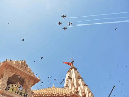 सोमनाथ मंदिर की 75वीं वर्षगांठ पर भारतीय वायुसेना करेगी 'सूर्य किरण एयर शो', एरोबेटिक फॉर्मेशन में उड़ान भरेंगे प्लेन