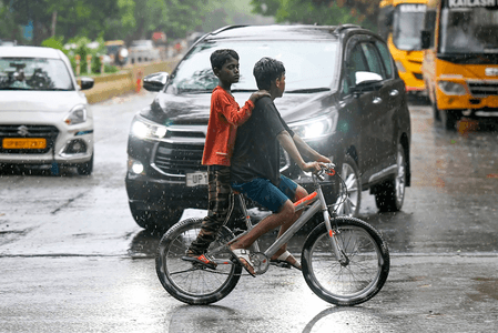 एनसीआर में अगले तीन दिन तेज आंधी-तूफान और बारिश की चेतावनी, मौसम विभाग ने जारी किया ऑरेंज अलर्ट