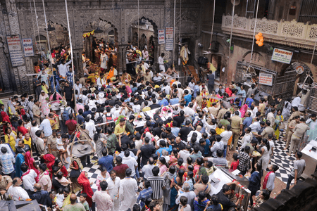 बांके बिहारी मंदिर प्रबंधन ने की अपील, 5 जनवरी तक वृंदावन आने से करें परहेज