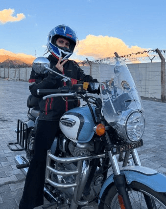 फातिमा सना शेख ने पहाड़ों में की बाइक राइडिंग, साझा किया रोमांचक अनुभव