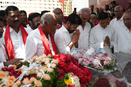 तेलंगाना के सीएम और वेंकैया नायडू ने दिवंगत सुधाकर रेड्डी को दी श्रद्धांजलि