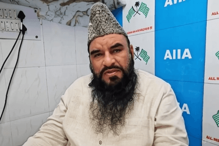 सपा संविधान का सम्मान नहीं करती : मौलाना साजिद रशीदी