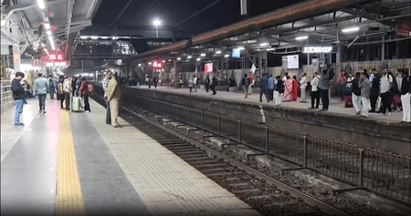 मुंबई: मेगा ब्लॉक के चलते पश्चिमी रेलवे की लोकल सेवाएं बाधित, यात्रियों को हो रही भारी परेशानी