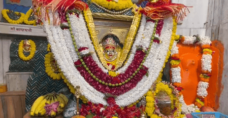 शिव की नगरी काशी में गूंज रहे माता के जयकारे, नवरात्रि के तीसरे दिन मां चंद्रघंटा के दर्शन के लिए पहुंचे श्रद्धालु