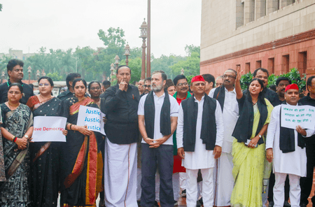 मानसून सत्र : विपक्ष ने की एसआईआर को वापस लेने की मांग, कहा- मजबूती के साथ लड़ेंगे लड़ाई