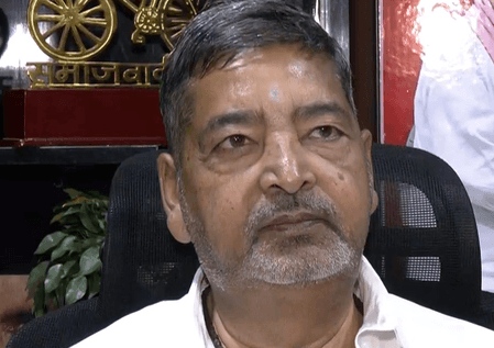 चुनाव आयोग और भाजपा गरीबों के मताधिकार को छीन रही : वीरेंद्र सिंह