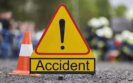 कच्छ में भीषण सड़क हादसा : कार और ट्रेलर की टक्कर में 4 की मौत, 5 घायल
