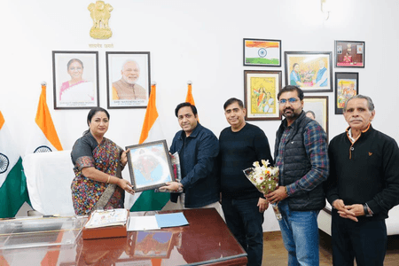 सीएम रेखा गुप्ता को 50वें मातृश्री अवॉर्ड से किया गया सम्मानित