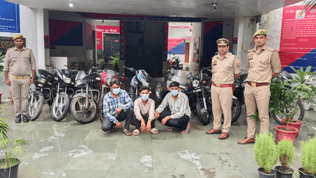 नोएडा : वाहन चोरी करने वाले गिरोह का भंडाफोड़, 10 मोटरसाइकिल और अवैध हथियार बरामद