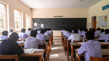 दिल्ली : स्कूल के बच्चे को 'अपने प्रधानमंत्री को जानें' प्रदर्शनी दिखाने के निर्देश