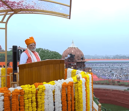 स्वतंत्रता दिवस पर लाल किले से पीएम मोदी का संबोधन: सुरक्षा और आत्मनिर्भरता के 15 संकल्प