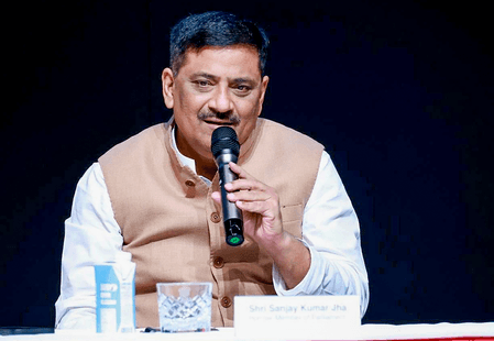 जो लोग खुद चोरी करते हैं, वो लोग कुछ ज्यादा ही जोर से बोलते हैं : संजय झा