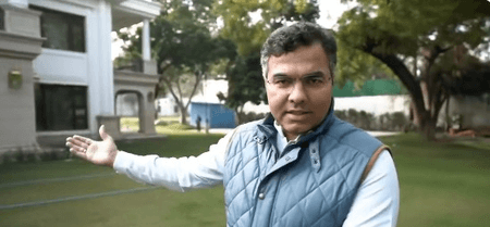 प्रवेश वर्मा ने केजरीवाल को बताया 'दिल्ली का डकैत', 'शीशमहल' में लगे लग्जरी आइटम्स का शेयर किया वीडियो