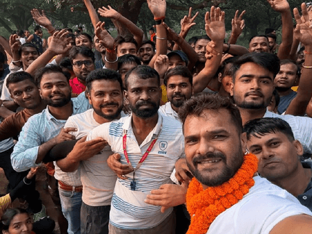 खेसारी लाल यादव का सम्राट चौधरी पर पलटवार, 'उनकी टीम में चार-चार नचनिया हैं'